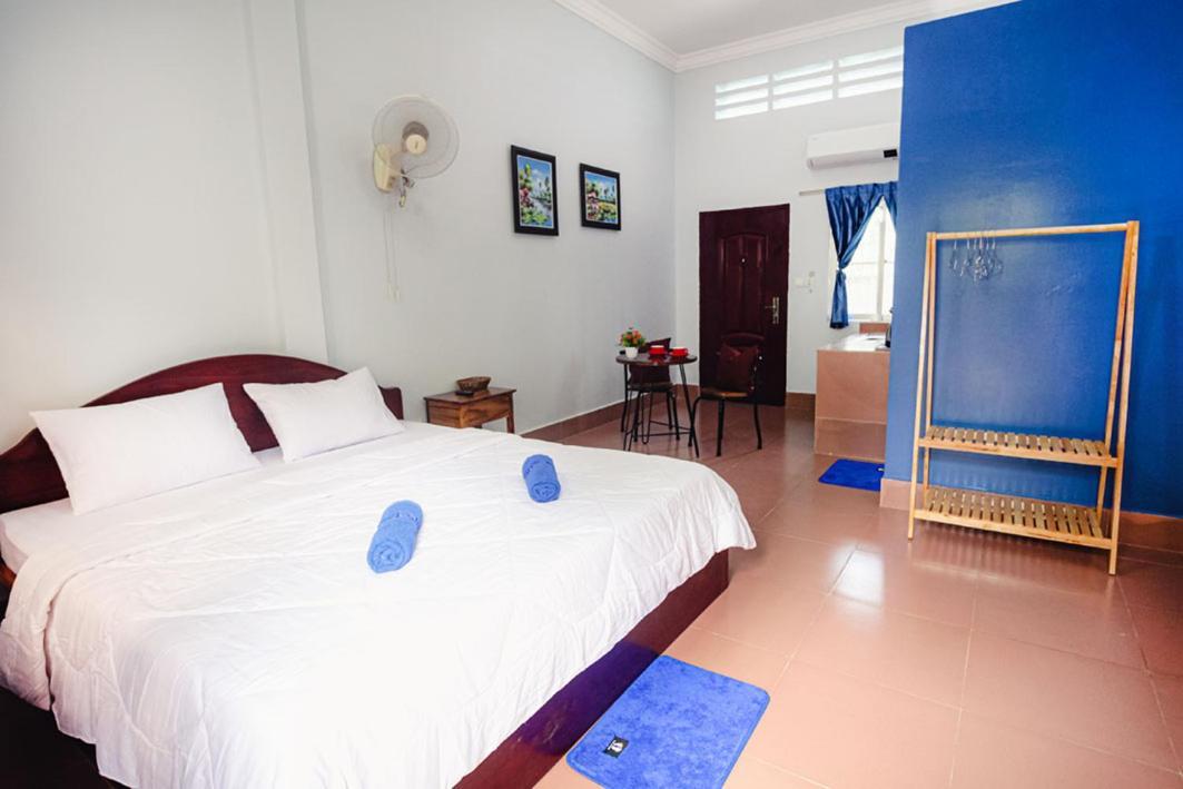Lea'S Guesthouse And Restaurant Kampot Exterior photo